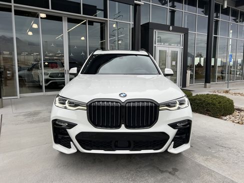 Used 2022 BMW X7 xDrive40i w/ M Sport Package image 2
