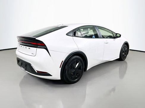 Used 2025 Toyota Prius LE image 4