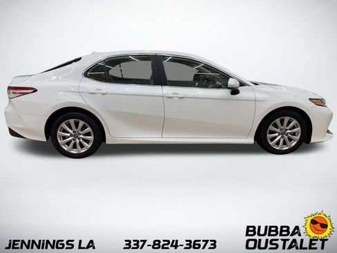 Used 2019 Toyota Camry LE FWD image 6