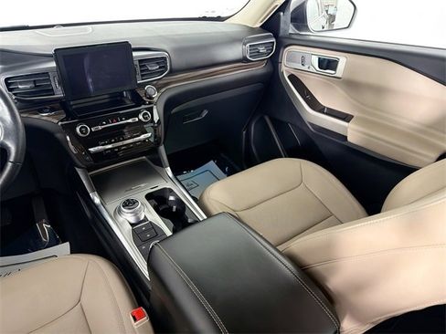 Used 2022 Ford Explorer Limited image 22