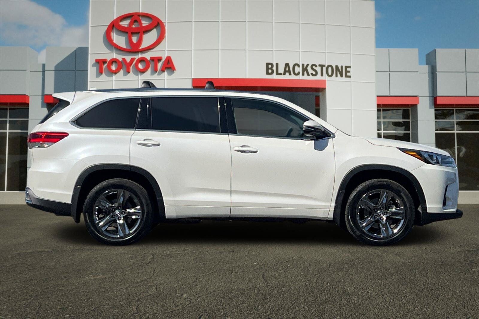 Used 2019 Toyota Highlander Limited Platinum AWD/4WD image 2