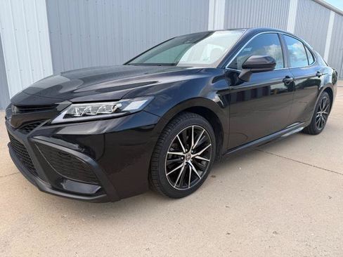 Used 2021 Toyota Camry SE FWD image 2