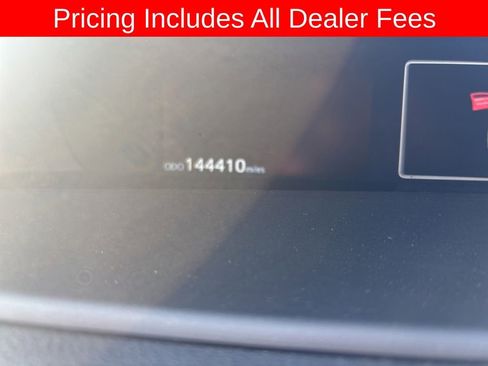 Used 2021 Toyota Prius Limited w/ Premium Convenience Package FWD image 4