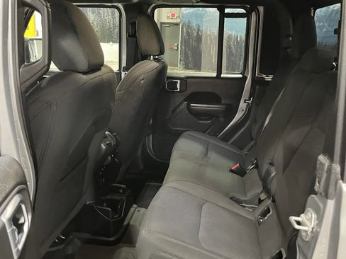 Used 2021 Jeep Gladiator Willys image 14