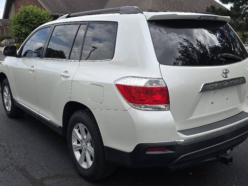 Used 2011 Toyota Highlander SE w/ Tow Pkg AWD/4WD image 5