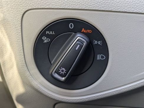 Used 2023 Volkswagen Atlas SE image 33