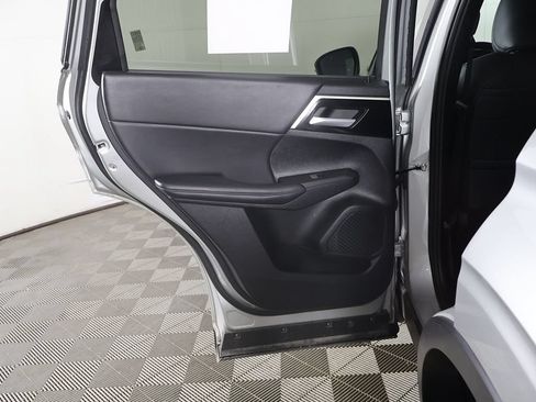 Used 2024 Mitsubishi Outlander SE FWD image 23
