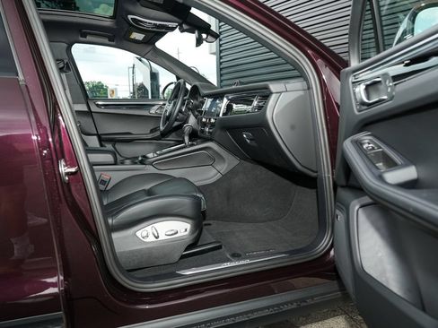 Certified 2026 Porsche Macan AWD/4WD image 35