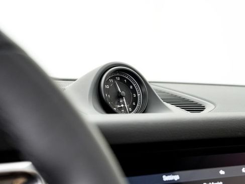 Certified 2026 Porsche Macan AWD/4WD image 18