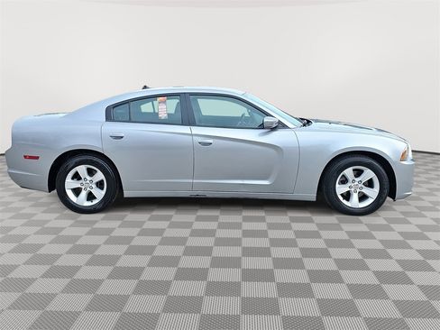Used 2014 Dodge Charger SXT image 4