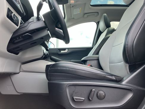 Used 2024 Ford Escape Platinum AWD/4WD image 28