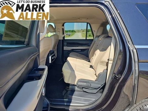Used 2024 Ford Expedition Max XLT AWD/4WD image 24