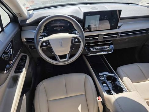 Certified 2023 Lincoln Corsair FWD image 6