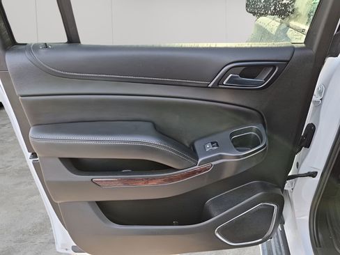 Used 2018 GMC Yukon XL SLE w/ SLE Value Package image 17