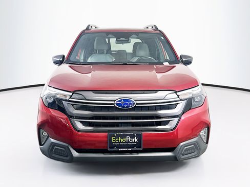 Used 2025 Subaru Forester Premium AWD/4WD image 2