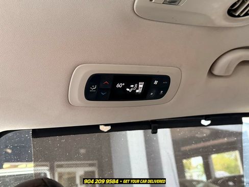 Used 2019 Chrysler Pacifica Touring-L FWD image 17