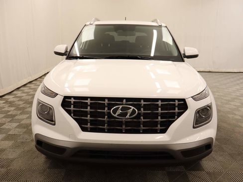 Used 2026 Hyundai Venue SEL FWD image 4