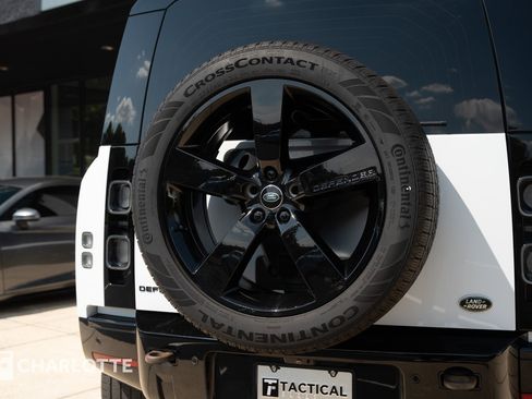 Used 2023 Land Rover Defender 110 V8 image 16