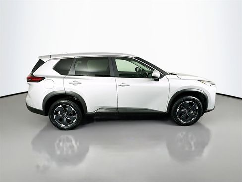 Used 2024 Nissan Rogue SV image 15