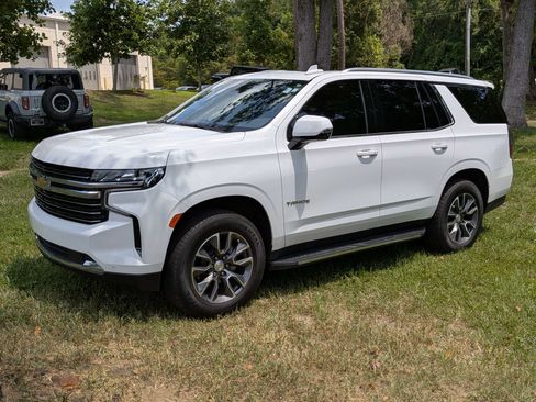 Used 2023 Chevrolet Tahoe LT w/ Luxury Package AWD/4WD image 3