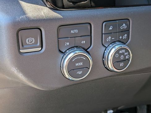 Used 2024 GMC Sierra 1500 SLT AWD/4WD image 17