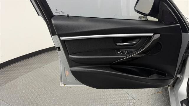 Used 2017 BMW 330i Sedan RWD image 13