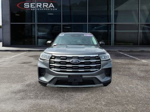 Used 2025 Ford Explorer Active AWD/4WD image 8
