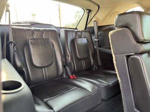 Used 2013 Lincoln MKT AWD image 23