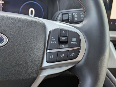 Used 2025 Ford Explorer Active image 32