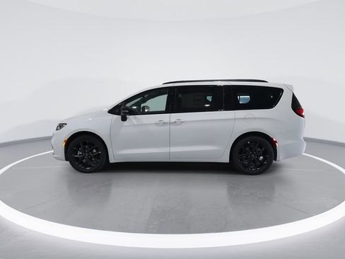 New 2026 Chrysler Pacifica Limited w/ S Appearance Package image 5