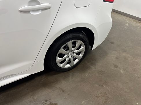 Used 2025 Toyota Corolla LE FWD image 41