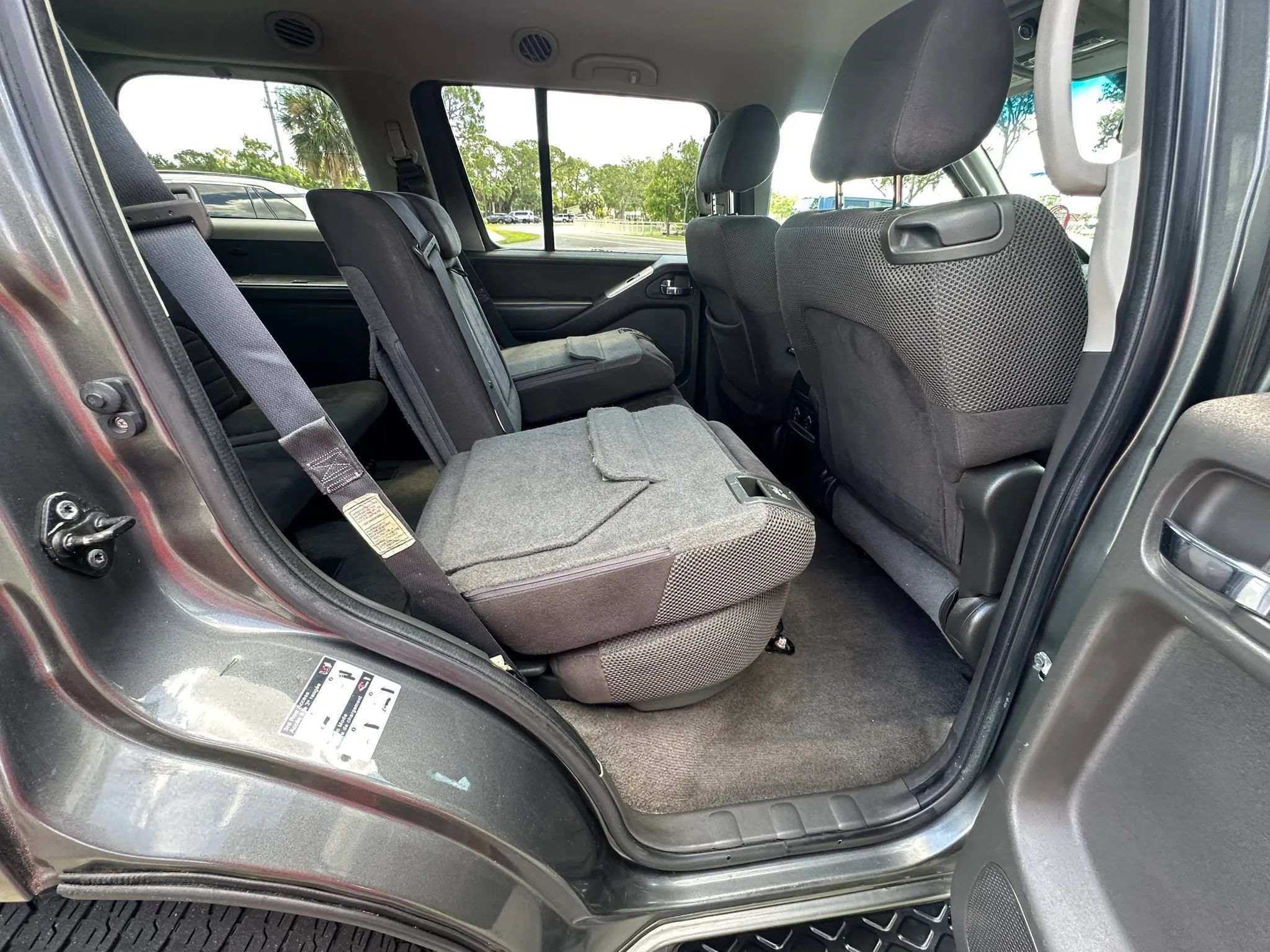 Used 2008 Nissan Pathfinder SE AWD/4WD image 25