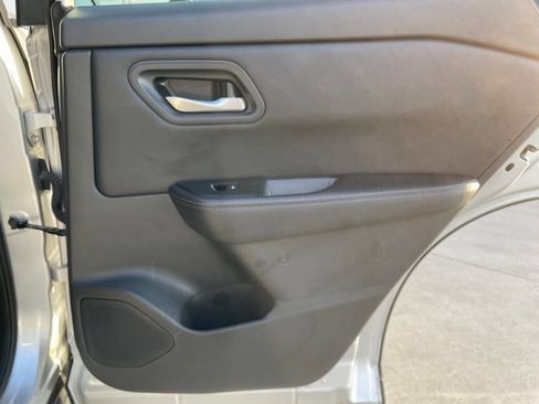 Used 2024 Nissan Rogue SV FWD image 28