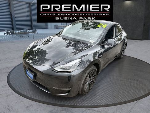 Used 2024 Tesla Model Y Long Range AWD/4WD image 1