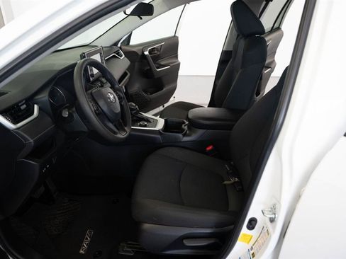 Used 2022 Toyota RAV4 LE AWD/4WD image 10