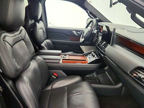 Used 2023 Lincoln Navigator Reserve image 25