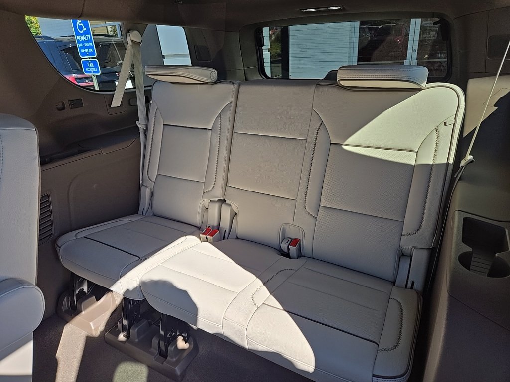 Used 2025 GMC Yukon XL Denali w/ Advanced Technology Package AWD/4WD image 15