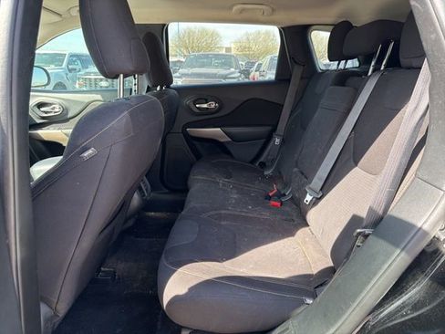 Used 2017 Jeep Cherokee Latitude image 14