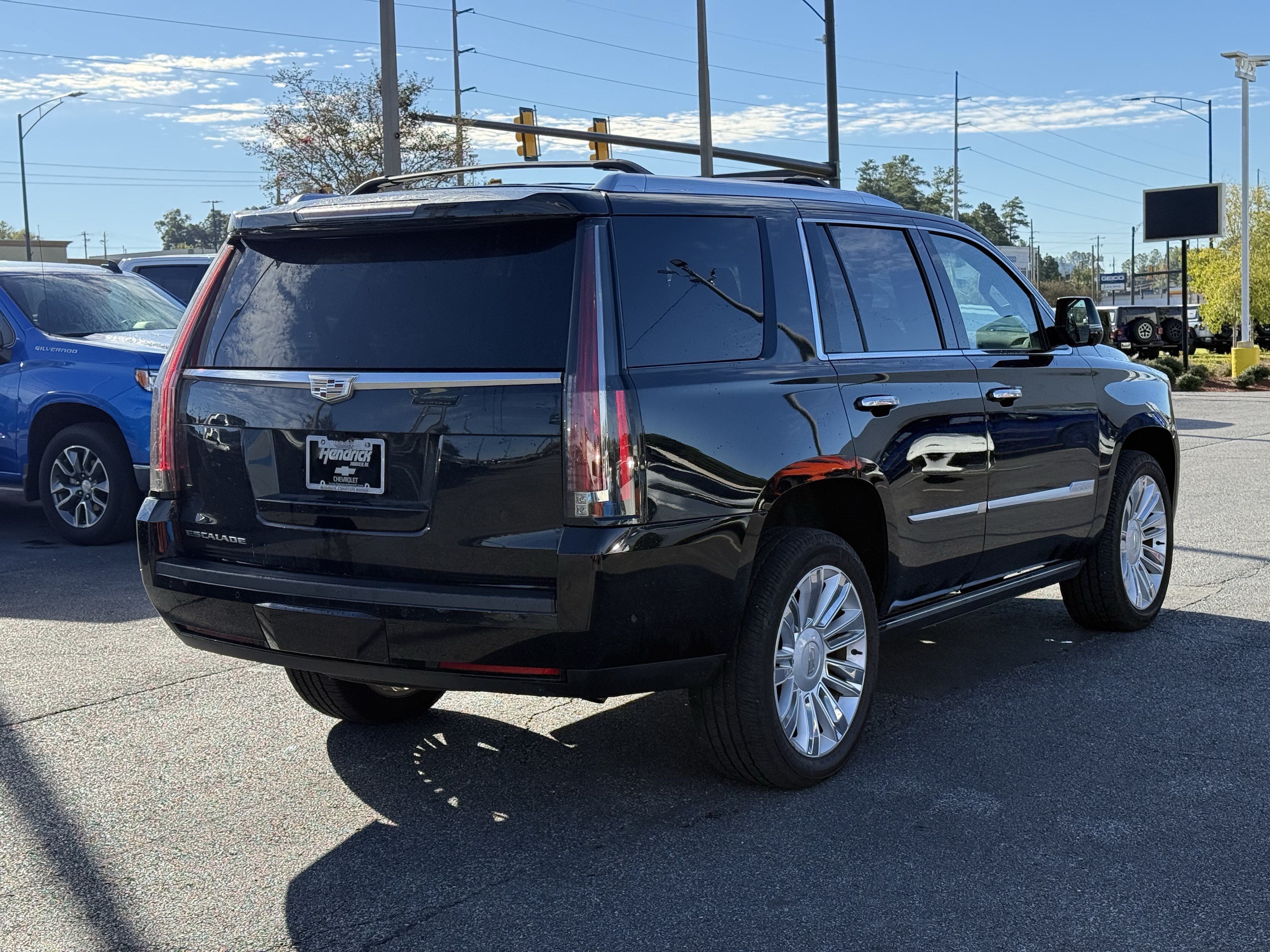 Used 2020 Cadillac Escalade Platinum RWD image 11