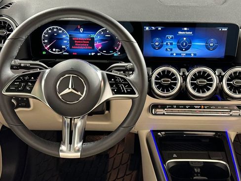 Certified 2026 Mercedes-Benz GLA 250 4MATIC image 18