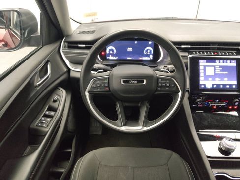 Used 2024 Jeep Grand Cherokee Laredo RWD image 22