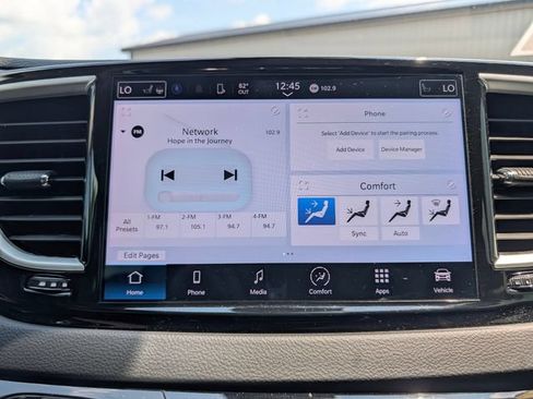 Used 2023 Chrysler Pacifica Touring-L FWD image 27