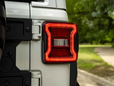Used 2019 Jeep Wrangler Unlimited Rubicon AWD/4WD image 13