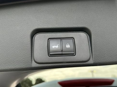 Certified 2025 Nissan Rogue SL w/ Tech Package FWD image 21