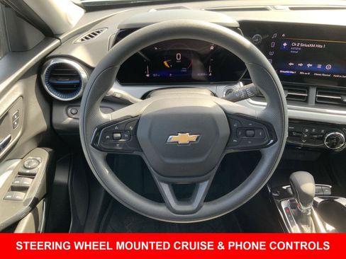 Used 2025 Chevrolet Trax LT FWD image 22
