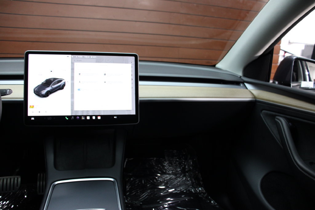 Used 2023 Tesla Model Y Performance AWD/4WD image 13