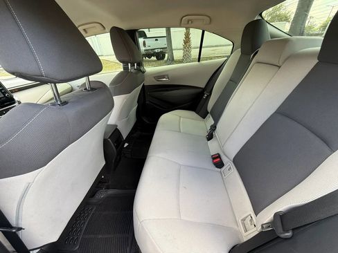 Used 2021 Toyota Corolla LE image 9