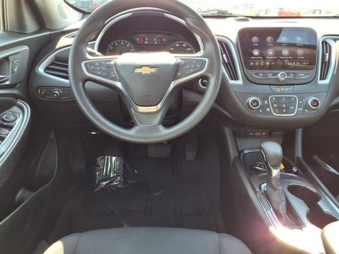 Used 2023 Chevrolet Malibu LT image 3