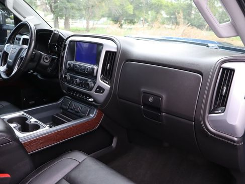 Used 2017 GMC Sierra 2500 SLT w/ Duramax Plus Package AWD/4WD image 17