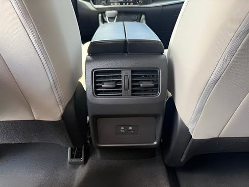 Used 2022 Nissan Rogue SV FWD image 12